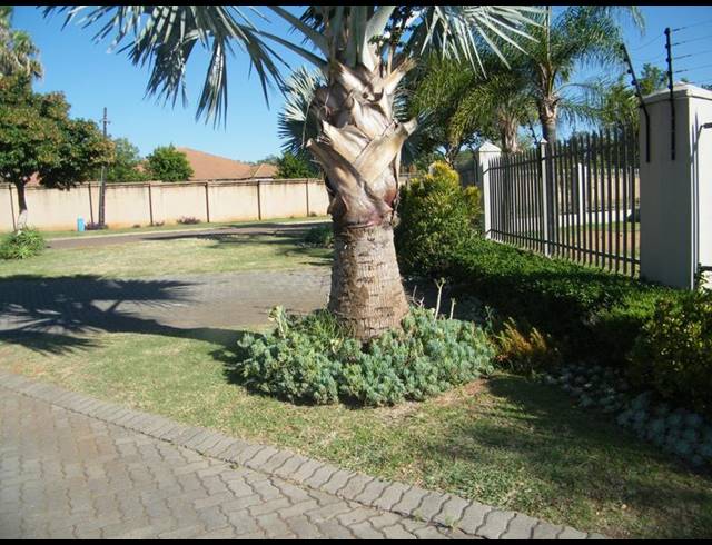 2 BEDROOM TOWNHOUSE FOR SALE IN HEATHERDALE AH